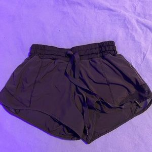 black lululemon shorts